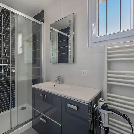 Sejour Confort Avec Piscine - 6 Adultes, 3 Enfants *